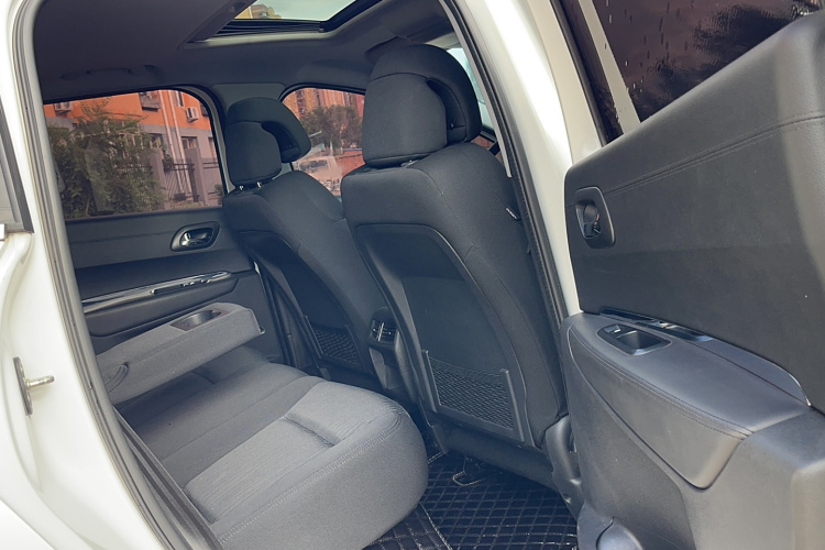 标致3008 2015款 1.6THP 自动经典版中控内饰7011