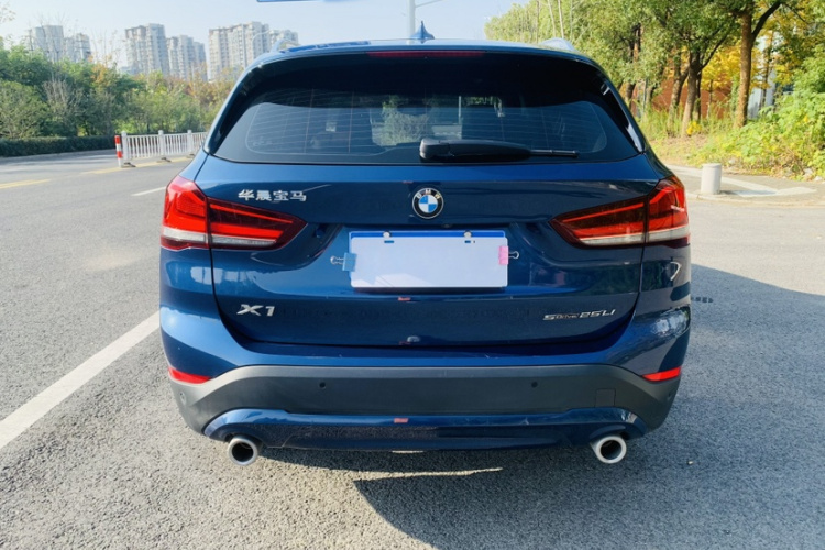 宝马X1 2022款 sDrive25Li 领先型车身外观6001