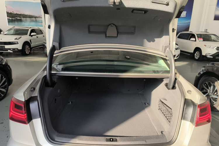 奥迪A6L 2017款 30 FSI 舒适型机舱底盘23