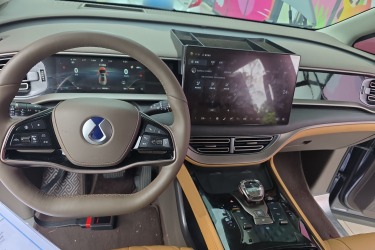 腾势D9 2022款 DM-i 970 四驱旗舰型中控内饰12