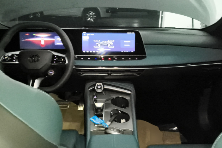 名爵 MG7 2023款 2.0T 自动猎美奢享版中控内饰12