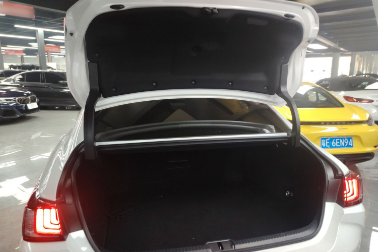 雷克萨斯ES 2021款 200 豪华版机舱底盘23