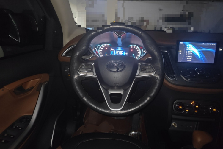东南DX7 2015款 1.5T 自动尊贵型中控内饰13