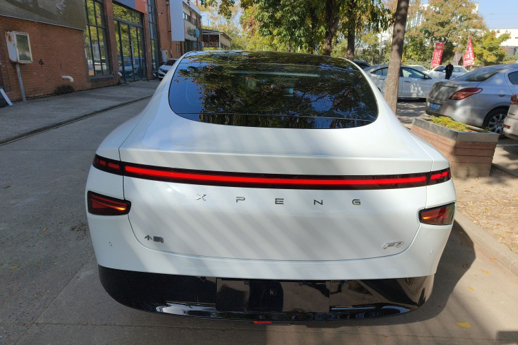 小鹏P7 2022款 625E车身外观6004