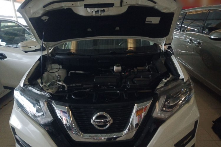 日产 奇骏 2020款 2.0L XL Premium CVT 2WD智联尊享版机舱底盘24