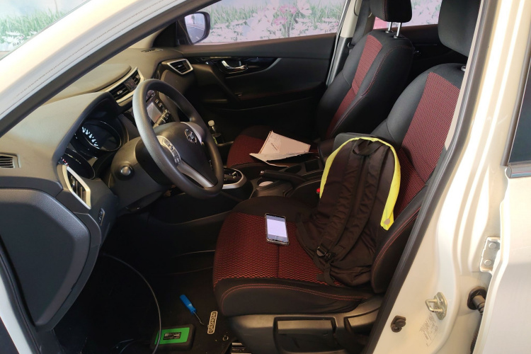 日产 逍客 2017款 2.0L CVT精英版 国V中控内饰19