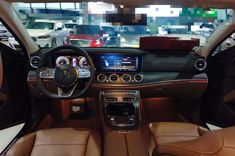 奔驰E级 2019款 E 300 L 运动时尚型中控内饰12