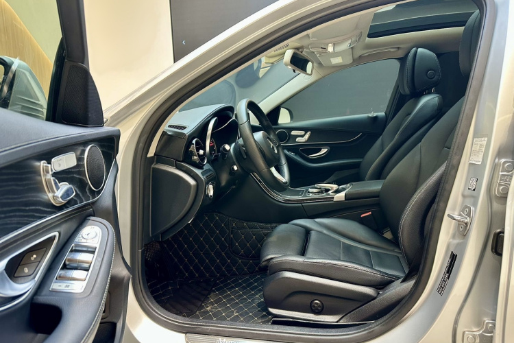 奔驰C级 2017款 C 200 L 运动版局部细节19