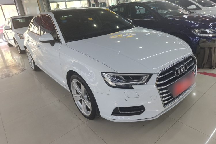 奥迪A3 2018款 30周年年型 Limousine 35 TFSI 风尚型车身外观3