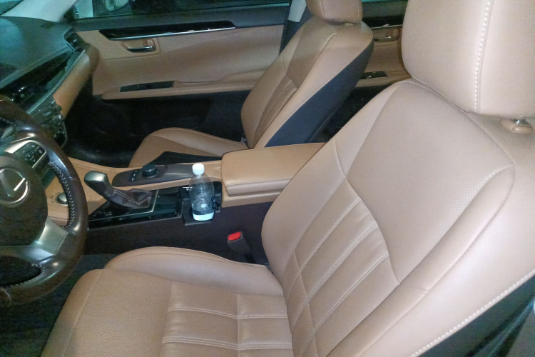 雷克萨斯ES 2015款 200 精英版中控内饰20