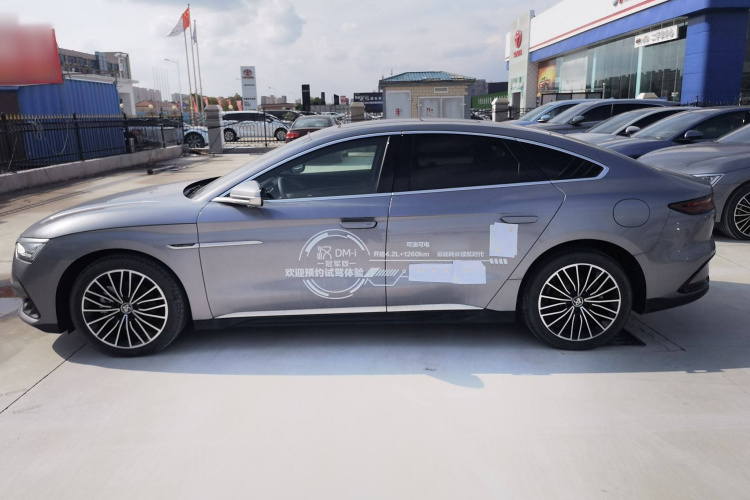 比亚迪 汉 2023款 DM-i 冠军版 121KM 尊享型车身外观4