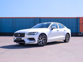 沃尔沃S60 2025款 B4 智逸豪华版