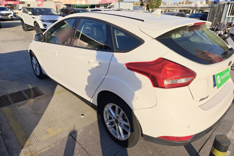 福特 福克斯 2018款 两厢经典 1.6L 自动风尚型智行版车身外观6003