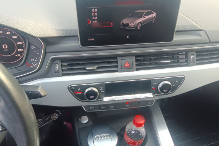 奥迪A4L 2018款 30周年年型 40 TFSI 时尚型局部细节16