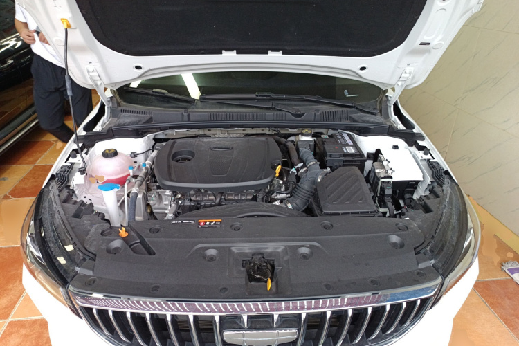 吉利汽车 帝豪 2025款 第4代 1.5L CVT尊贵型机舱底盘24