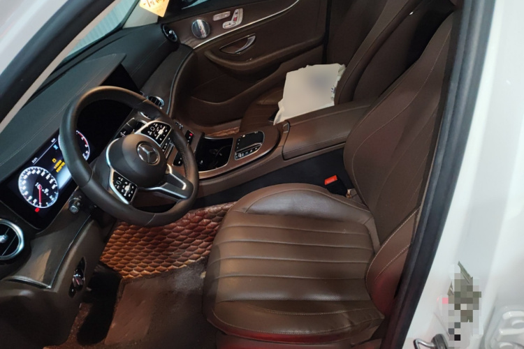 奔驰E级 2020款 E 300 L 豪华型中控内饰19