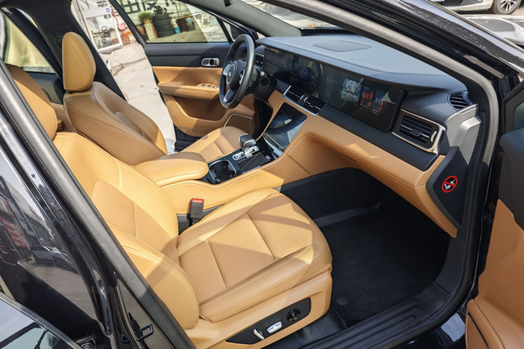 理想汽车 理想ONE 2021款 增程6座版中控内饰7005