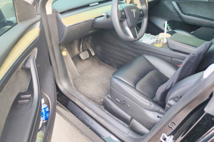 特斯拉 Model Y 2022款 改款 长续航全轮驱动版中控内饰20