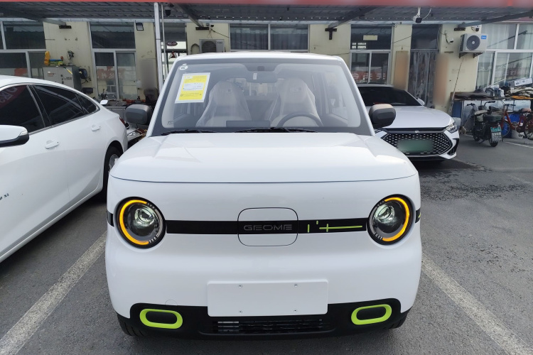 吉利银河 熊猫 2025款 210km 元气熊车身外观2