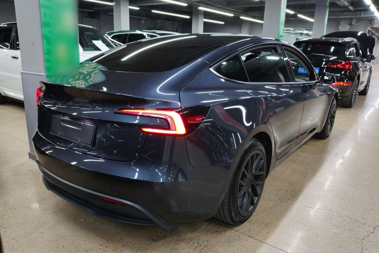 特斯拉 Model 3 2023款 后轮驱动版车身外观7