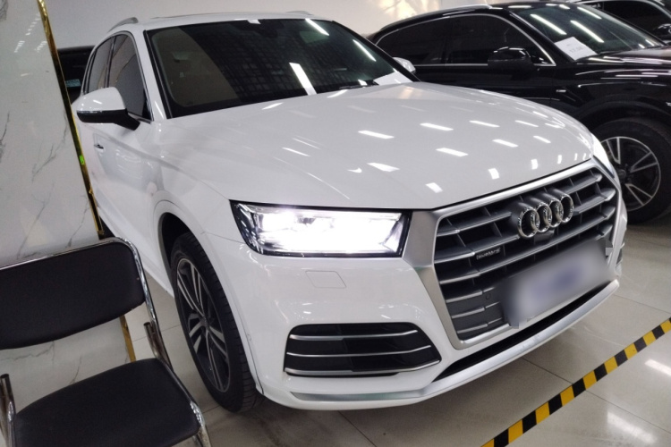 奥迪Q5L 2020款 45 TFSI 尊享运动型车身外观3