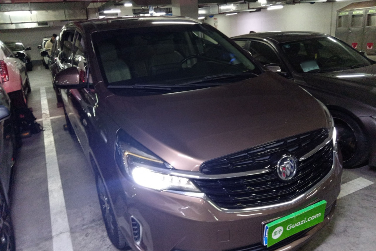 别克GL8 2021款 陆上公务舱 652T 豪华型车身外观3