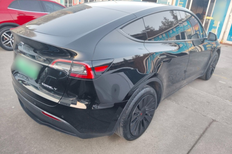 特斯拉 Model Y 2023款 后轮驱动版车身外观7