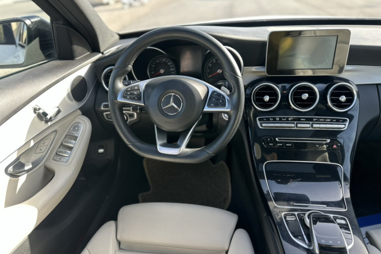 奔驰C级 2016款 C 200 运动版中控内饰7002