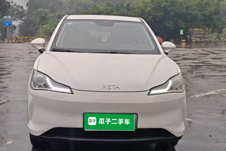 哪吒汽车 哪吒V 2021款 标准续航版升级型车身外观2