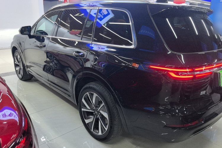 理想汽车 理想ONE 2021款 增程6座版车身外观4