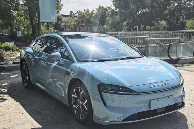 鸿蒙智行 智界S7 2025款 705km Pro车身外观6003