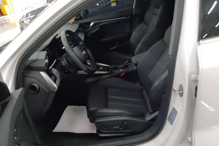 奥迪A3 2023款 改款 A3L Limousine 35 TFSI 豪华致雅型中控内饰19