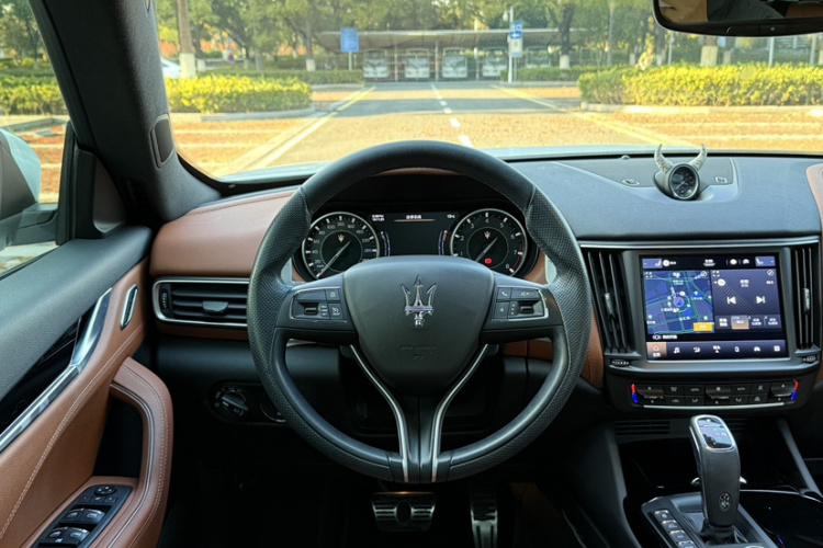 玛莎拉蒂 Levante 2022款 3.0T Modena中控内饰7005