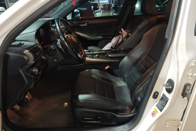 雷克萨斯IS 2017款 300 F SPORT版中控内饰19