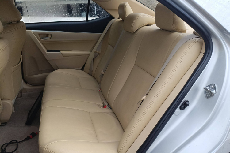 丰田 卡罗拉 2017款 1.2T CVT GL中控内饰7004