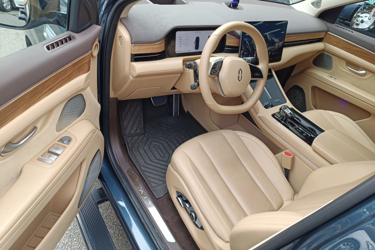 鸿蒙智行 问界M7 2024款 1.5T 智驾四驱Ultra版 6座中控内饰7003