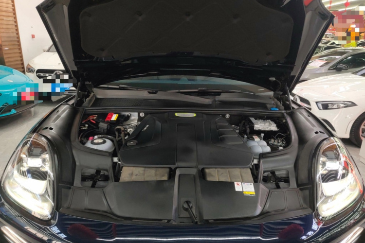 保时捷 Cayenne新能源 2022款 Cayenne E-Hybrid 2.0T 铂金版机舱底盘24