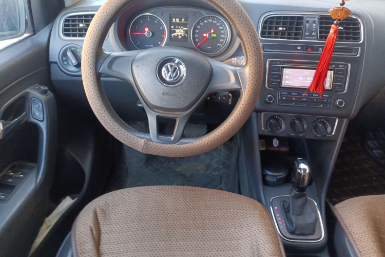 大众 Polo 2014款 1.4L 自动舒适版中控内饰13