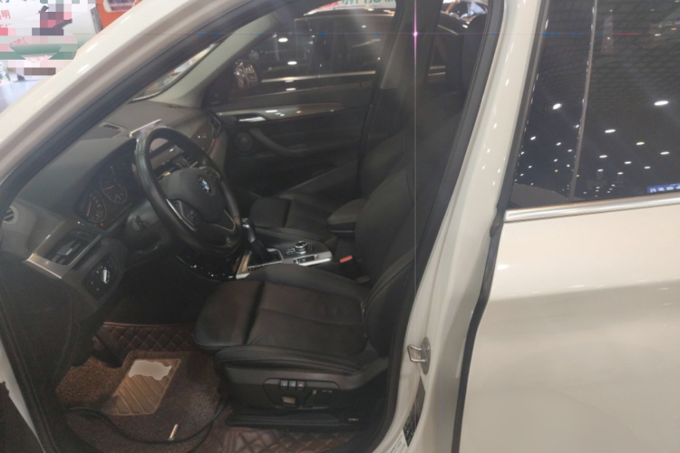 宝马X1 2018款 xDrive20Li 尊享型中控内饰19