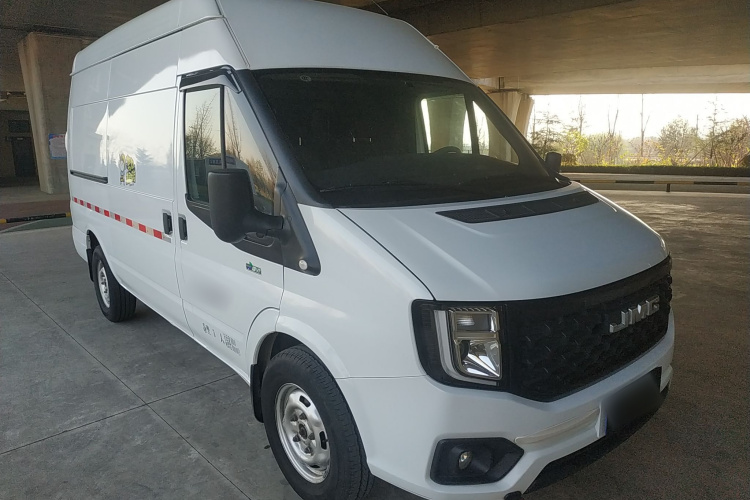 江铃福顺 2023款 2.0T 自动中轴中高顶商运型厢式运输车2/3座车身外观6002
