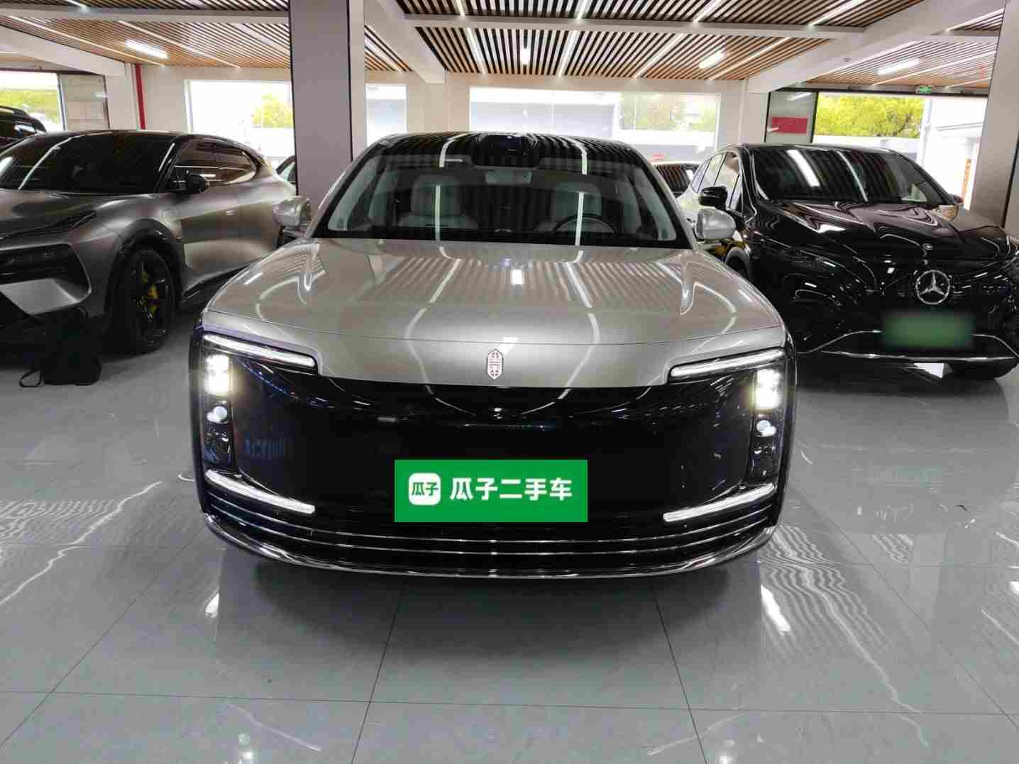 上海二手鸿蒙智行尊界S800 2025款，纯电通勤一月能省多少油钱？