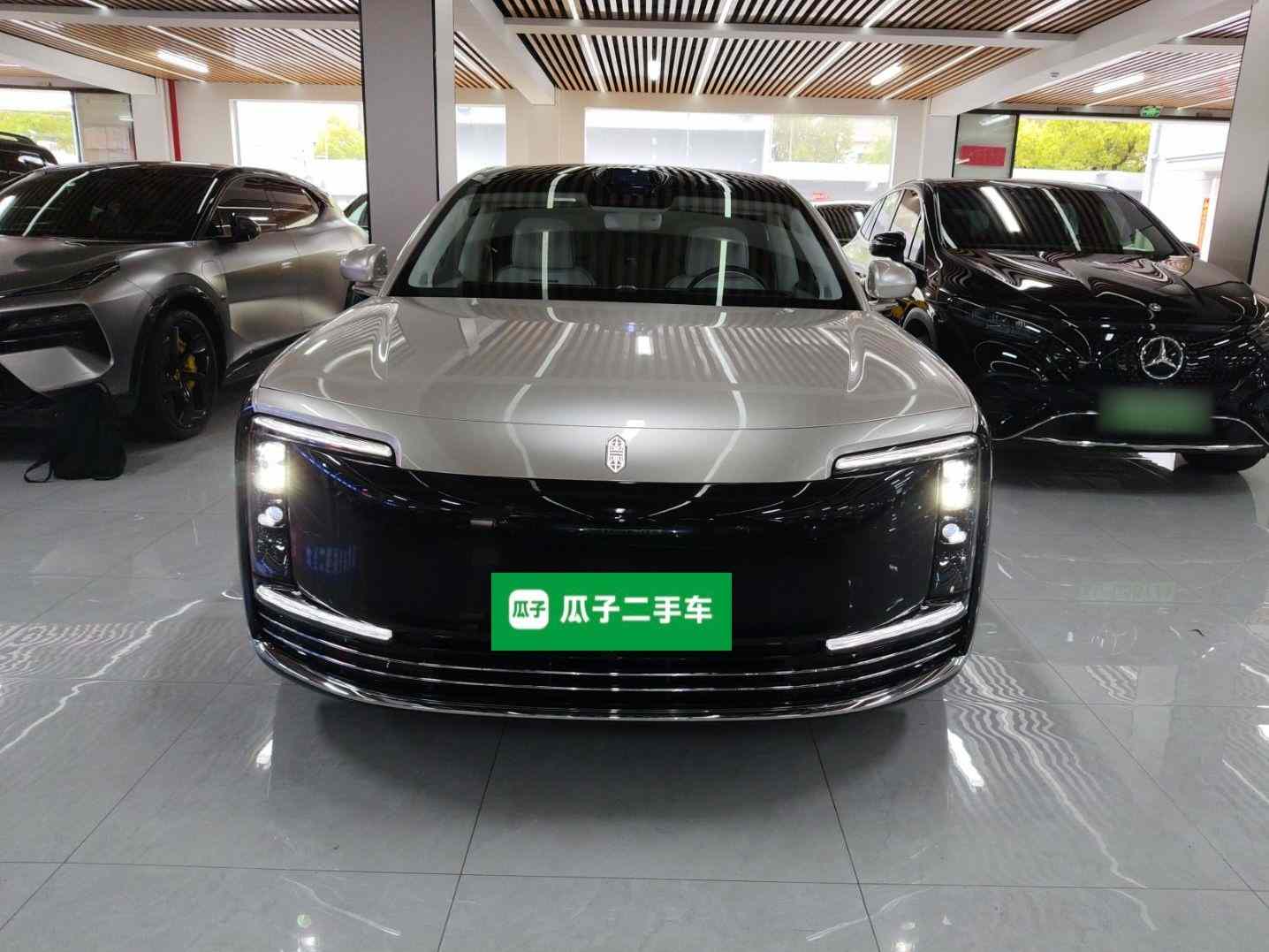 鸿蒙智行 尊界S800 2025款 增程 星辉行政版 4座 (192线激光雷达）(1)