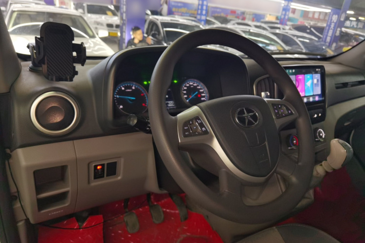 江汽集团 星锐 2022款 2.0T节油王PLUS快运版中轴5-6座HFC4DB3-2E4中控内饰7002