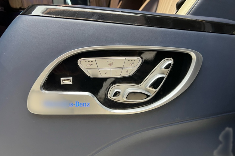 奔驰 威霆 2021款 2.0T 商务版 7座中控内饰7003