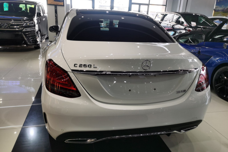 奔驰C级 2021款 C 260 L 运动版车身外观6