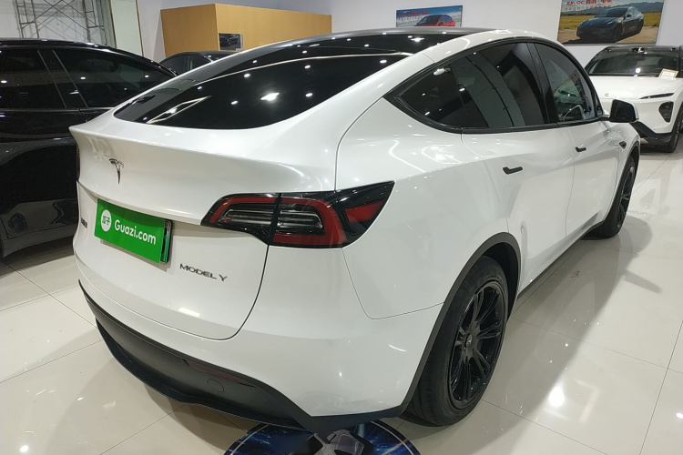 特斯拉 Model Y 2022款 改款 后轮驱动版车身外观7