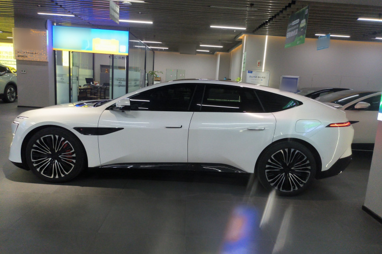 阿维塔12 2025款 Max纯电版车身外观4