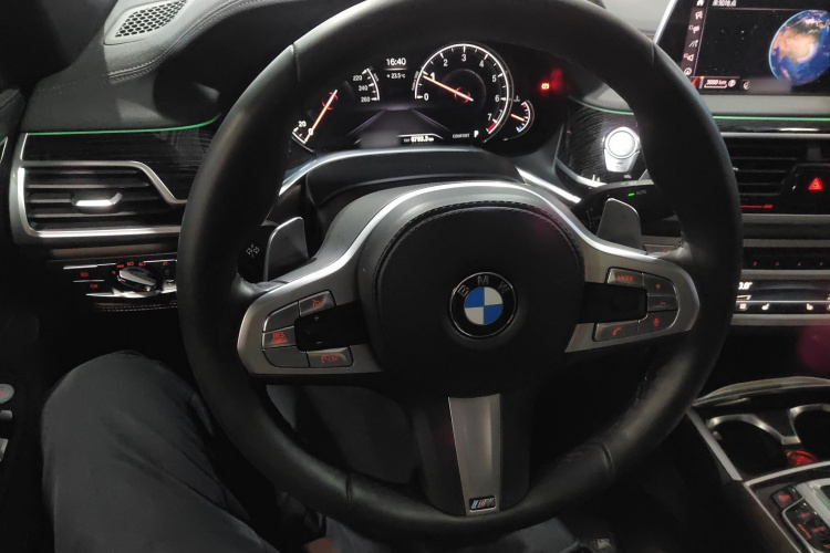 宝马7系 2018款 730Li 领先型 M运动套装中控内饰13
