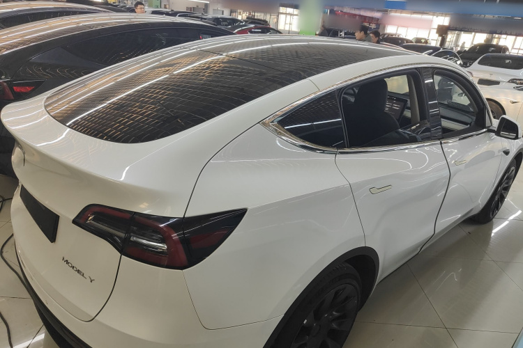 特斯拉 Model Y 2022款 改款 长续航全轮驱动版车身外观7