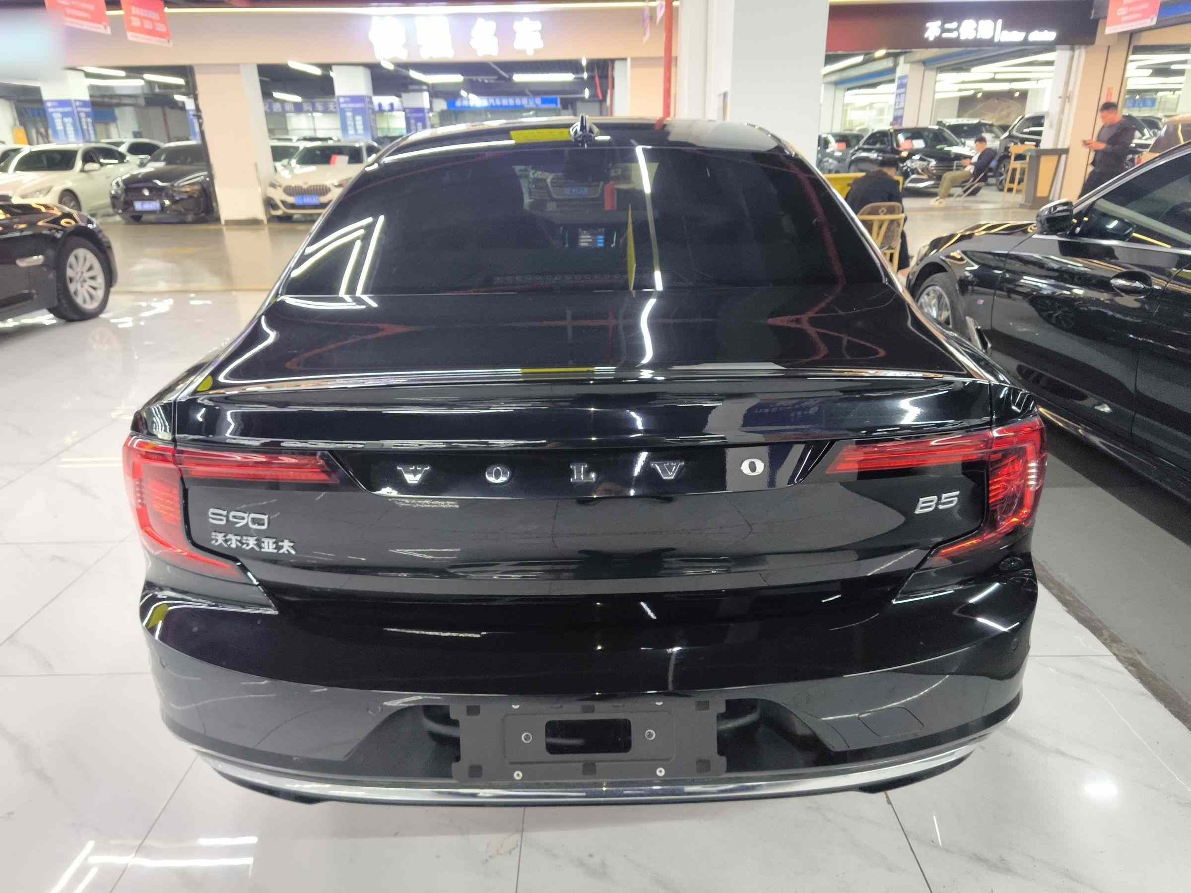沃尔沃S90 2025款 B5 智远豪华版(4)
